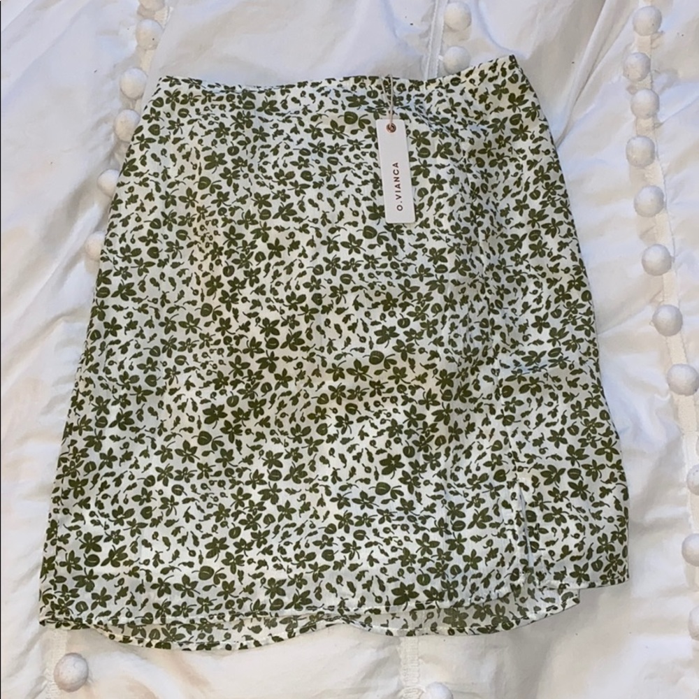 White and green mini skirt, size Small